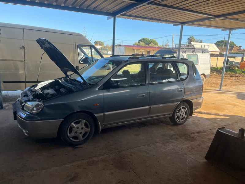 KIA Carens 2001 - foto 1