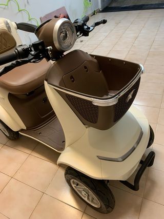 Scooter Eléctrico beidge y Marrón grandes prestaci