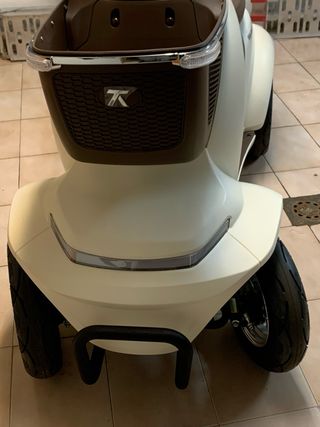 Scooter Eléctrico beidge y Marrón grandes prestaci