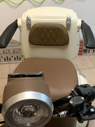 Scooter Eléctrico beidge y Marrón grandes prestaci