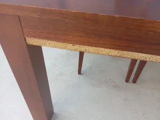 Mesa de comedor de madera