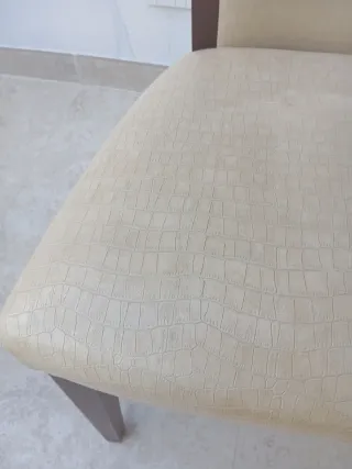 Mesa de comedor de madera