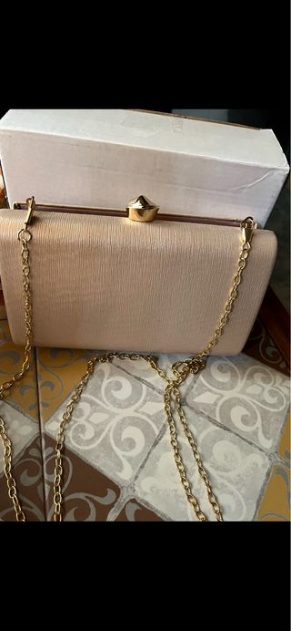 Cartera de fiesta beige y dorada