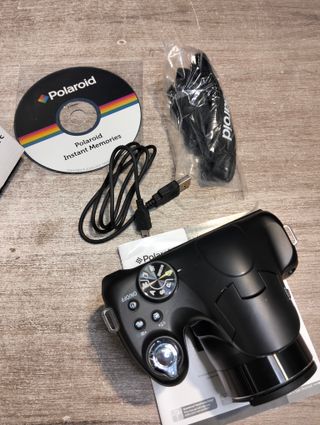 MarcaPolaroid Peso del producto350 Gramos Componentes incluidosCuerpo de la cámara y accesorios Nombre del modeloIX6038 Color de la películaColored Dispositivos compatiblesCámara Sensor de 20 Mp Z...