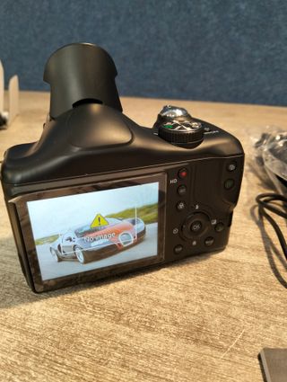 MarcaPolaroid Peso del producto350 Gramos Componentes incluidosCuerpo de la cámara y accesorios Nombre del modeloIX6038 Color de la películaColored Dispositivos compatiblesCámara Sensor de 20 Mp Z...