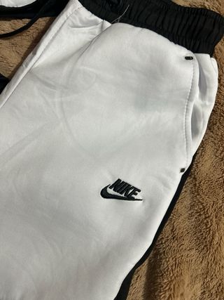 Conjunto Deportivo Nike Negro y Blanco