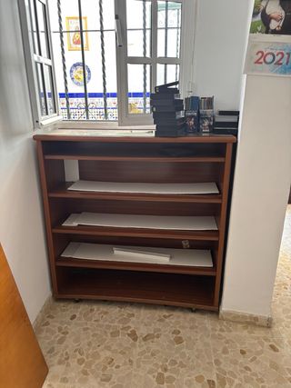 Mueble de madera 1€