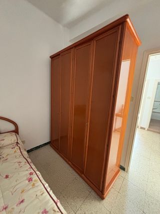 Mueble de madera 1€