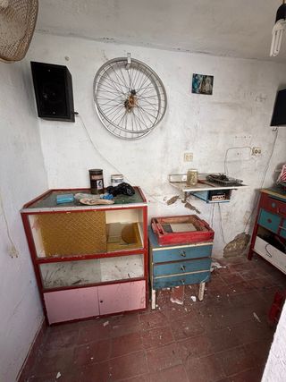 Mueble de madera 1€