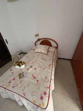 Mueble de madera 1€