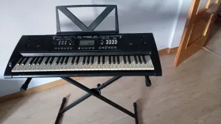 Teclado electrónico con soporte