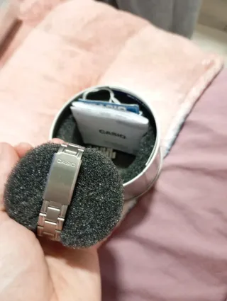 Reloj Casio Mujer Plata y Blanco