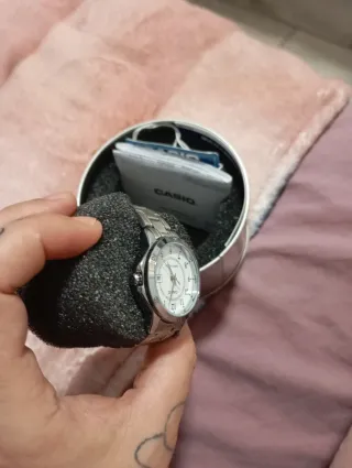 Reloj Casio Mujer Plata y Blanco