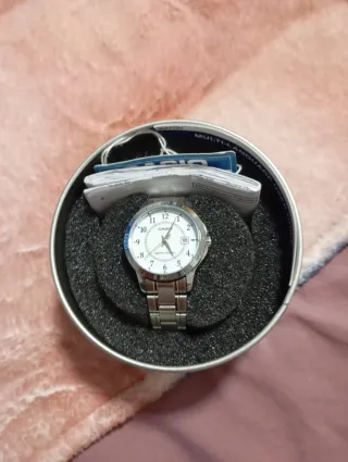 Reloj Casio Mujer Plata y Blanco