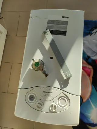 Caldera gas propano Ariston estanca