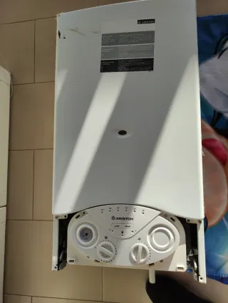 Caldera gas propano Ariston estanca