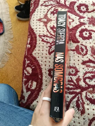 Livro em bom estado - Nas sombras