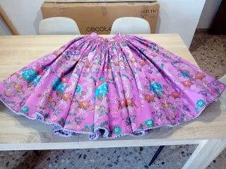 Falda regional bordada