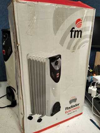 Radiador Eléctrico FM RW-15 1500W – Compacto con Termostato y Ruedas