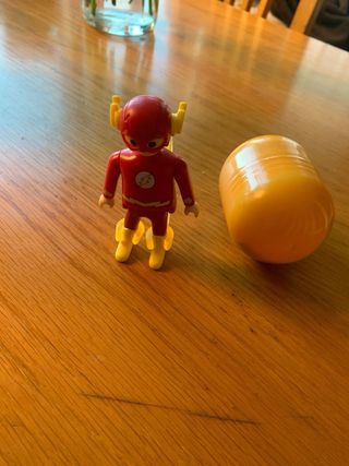 2 Figuras Kinder Sorpresa: Superman y Flash