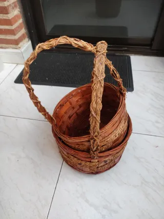 2 Cestas de mimbre y madera