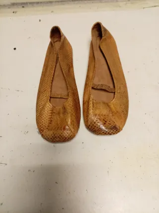 Zapatillas de piel de serpiente para mujer