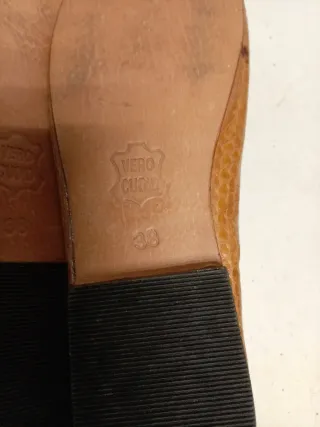 Zapatillas de piel de serpiente para mujer