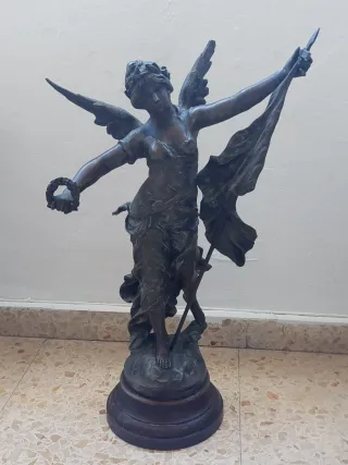 Escultura antigua bronce patinado