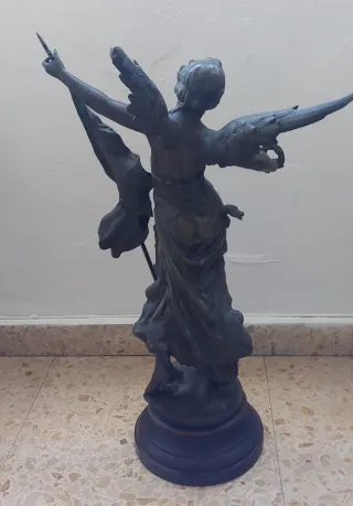 Escultura antigua bronce patinado