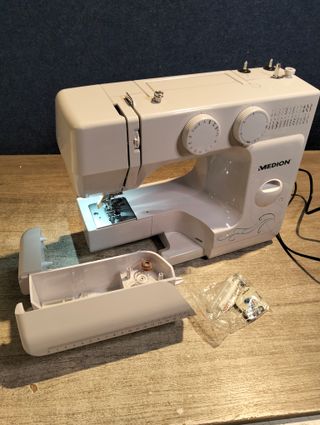 MEDION MD 18205 - Máquina de coser de brazo