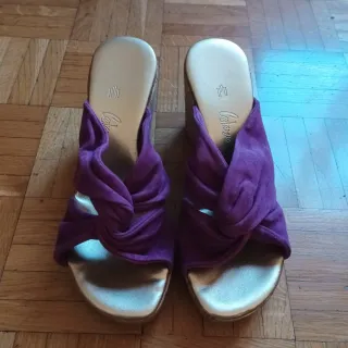 Sandalias Castañer Púrpura y Dorado