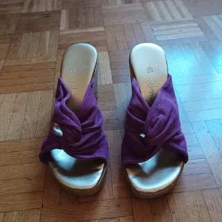 Sandalias Castañer Púrpura y Dorado