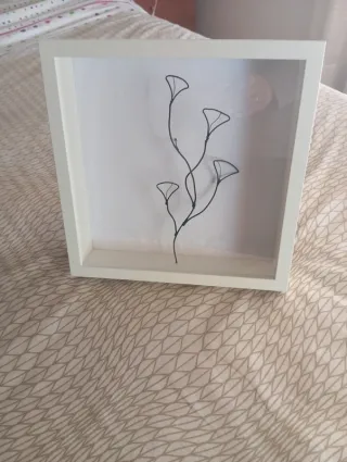 Cornice decorativa floreale in metallo bianco