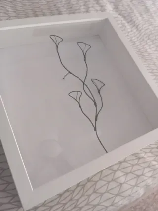 Cornice decorativa floreale in metallo bianco