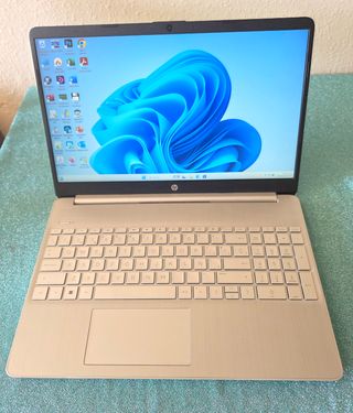 Ordenador portátil HP i3 ONCEAVA GENERACIÓN, 8RAM