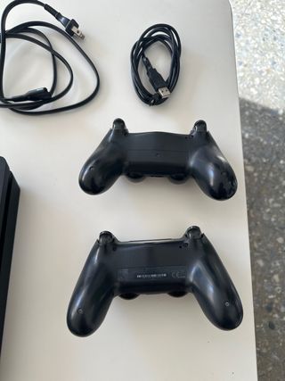 PS4 Slim 1TB Negra + 2 Mandos + 3 juegos