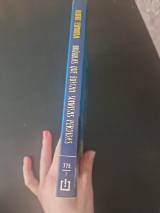 Brújulas que buscan sonrisas perdidas (Spanish ...