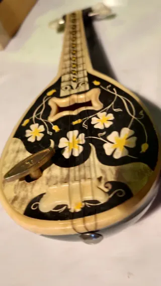 Mandolino d'arredo vintage con carillon