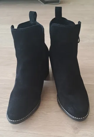 Botines tacón ante negro con cremallera