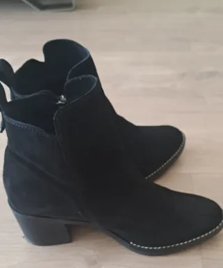 Botines tacón ante negro con cremallera