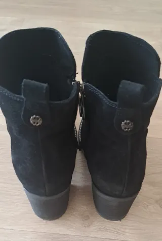 Botines tacón ante negro con cremallera