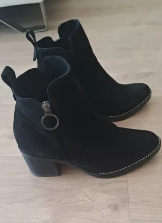 Botines tacón ante negro con cremallera