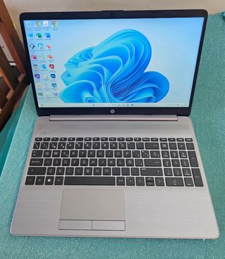 Ordenador portátil HP i3 DOCEAVA GENERACIÓN, 8RAM