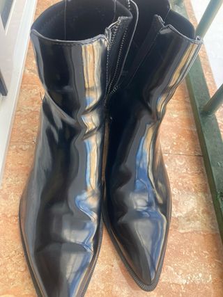 Botas charol negras con cremallera