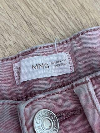 Pantalones vaqueros acampanados rosas