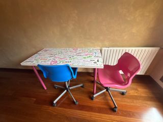 Mesa estudio y 2 sillas infantiles