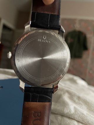 Reloj Bulova Caballero Esfera Plateada Correa Negr