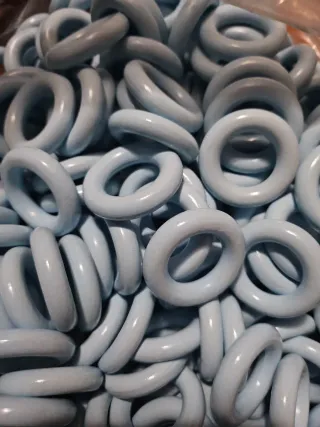 100 aros de madera azul pálido