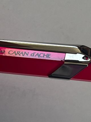 Bolígrafo CARAN d'ACHE 849 Fluor