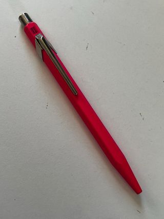 Bolígrafo CARAN d'ACHE 849 Fluor